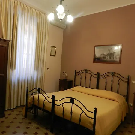Vendégház A Due Passi Dal Duomo Szirakúza